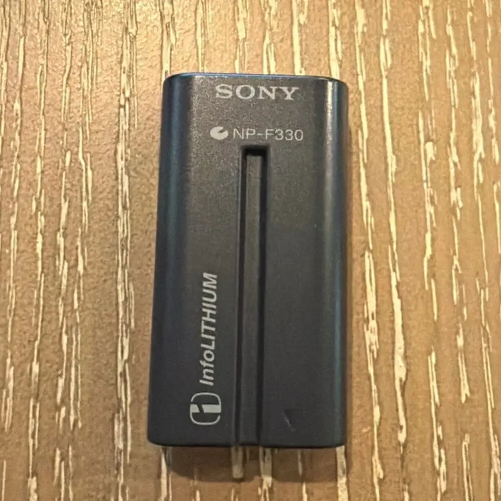 Genuine OEM Original Sony NP-F330 Rechargeable Battery Pack 7.2V 5.0Wh Li-ion